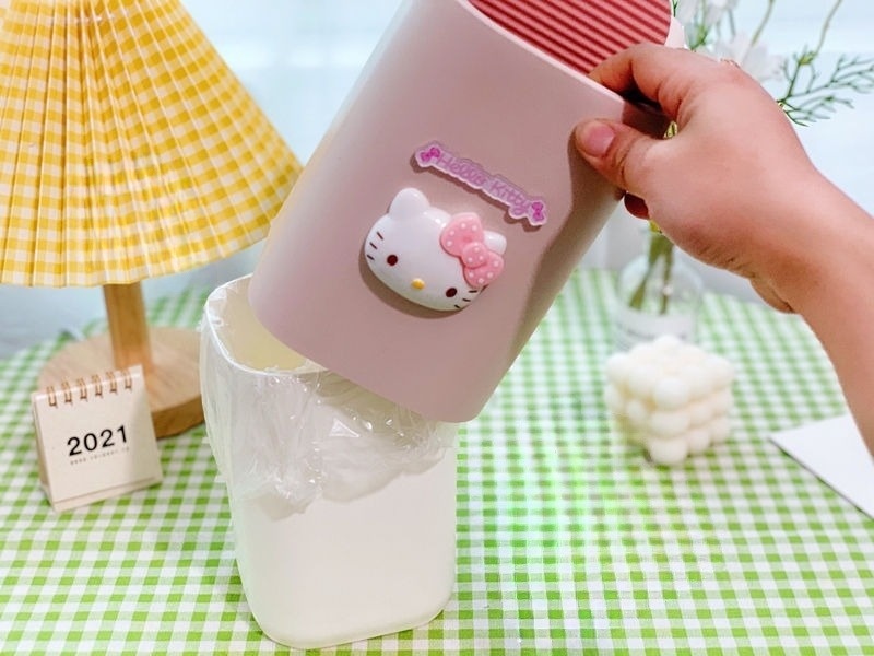 Kawaii Hello Kitty Cat Desktop Trash Can Shaker Kawaii Hello Kitty Cat Desktop Trash Can Shaker