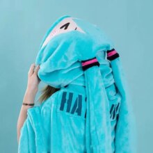 Hatsune Miku Girl Cartoon Kawaii Hooded Lunch Break Air Conditioning Blanket Cute Autumn and Winter Soft Warm Cloak Cloak Gift Hatsune Miku Girl Cartoon Kawaii Hooded Lunch Break Air Conditioning Blanket Cute Autumn and Winter Soft Warm Cloak Cloak Gift