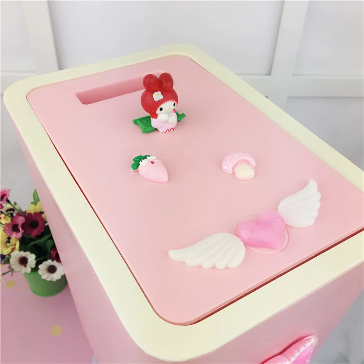 Hello Kitty Cartoon Lid Rolling And Pressing Type Plastic Trash Bin Hello Kitty Cartoon Lid Rolling And Pressing Type Plastic Trash Bin