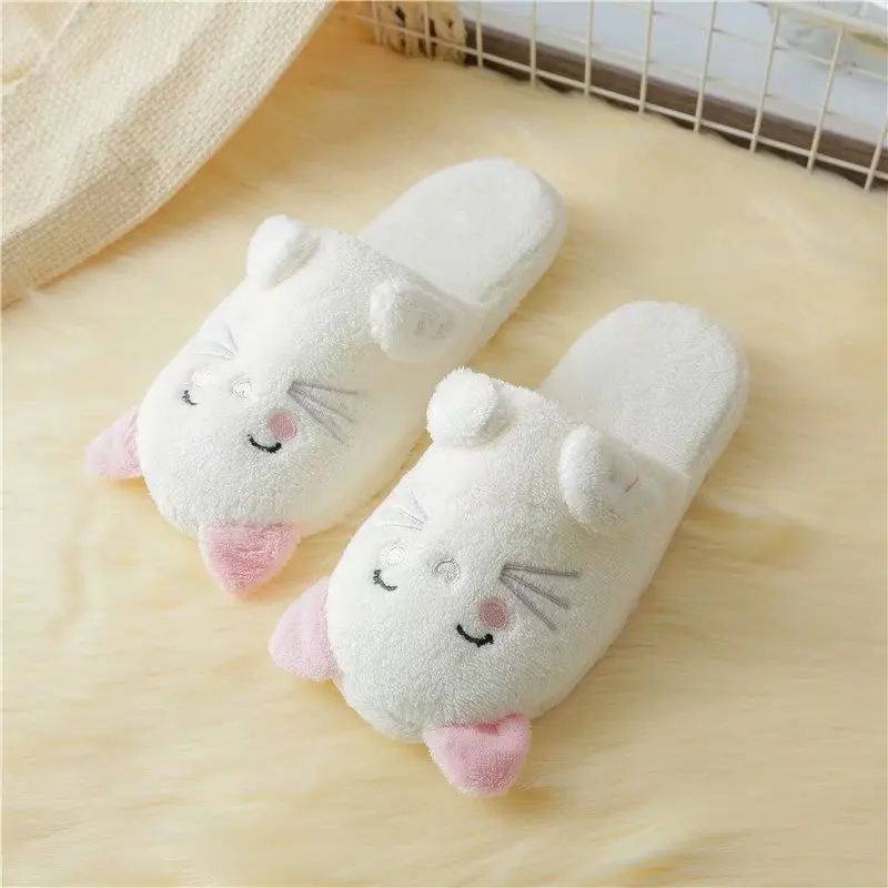 White Cat Cartoon Plush Animal Slippers White Cat Cartoon Plush Animal Slippers